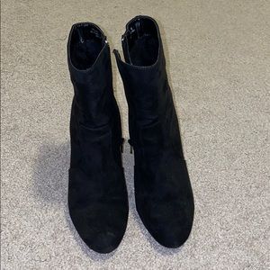 SOLD Suede black booties 🌚